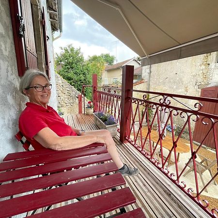 Bourdeilles Au Pied Du Chateau מראה חיצוני תמונה