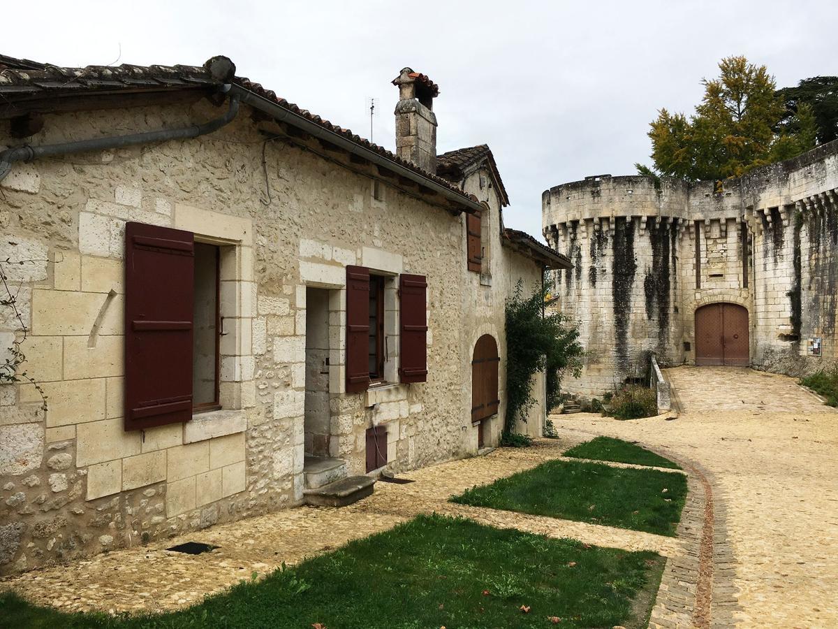 Bourdeilles Au Pied Du Chateau מראה חיצוני תמונה