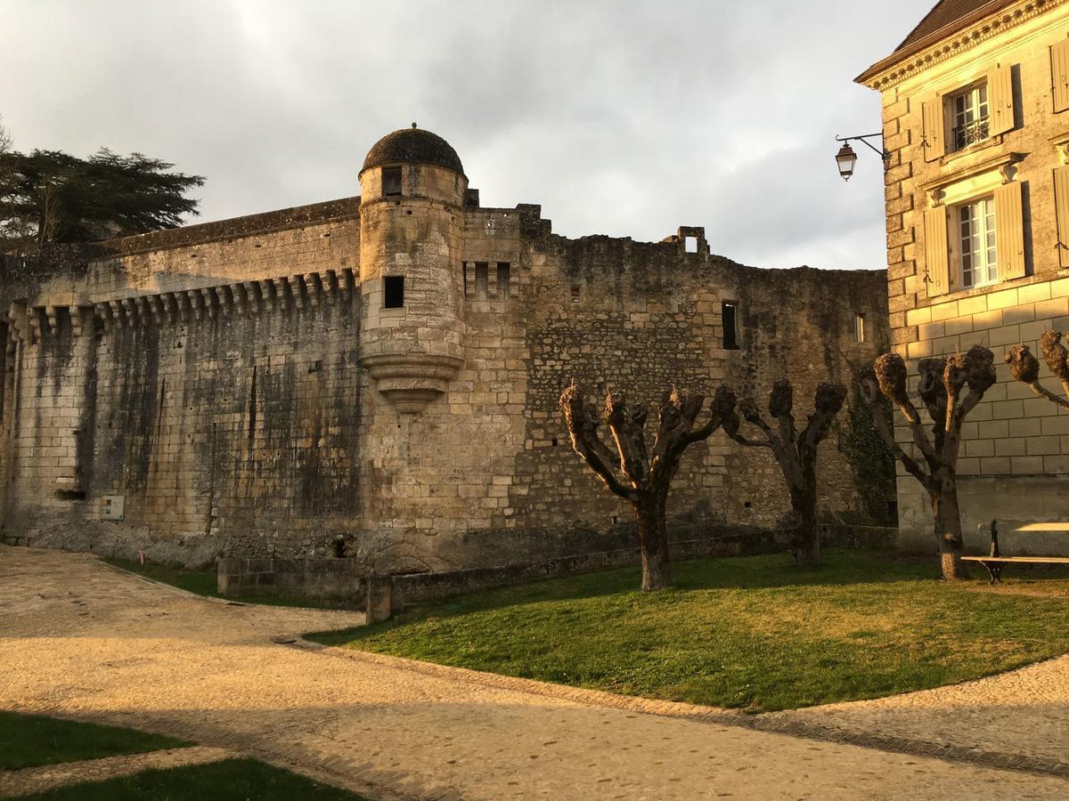 Bourdeilles Au Pied Du Chateau מראה חיצוני תמונה