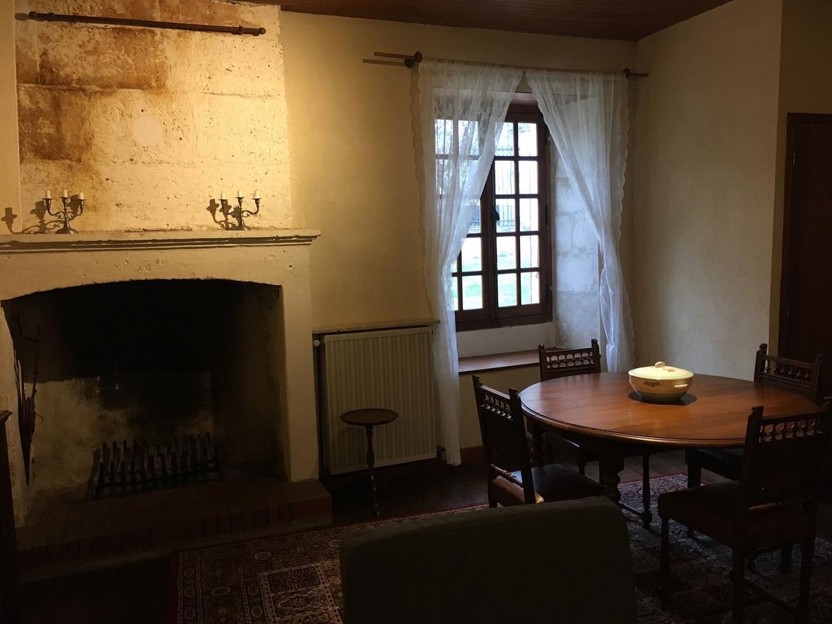Bourdeilles Au Pied Du Chateau מראה חיצוני תמונה